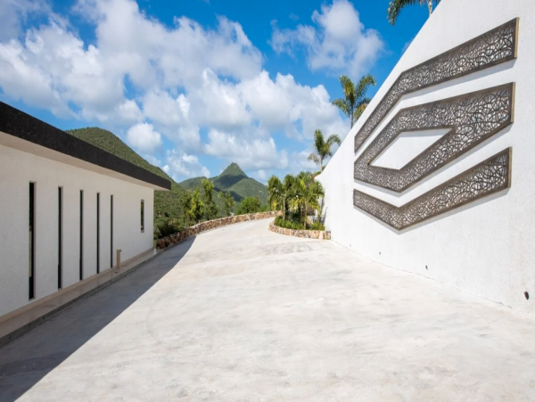 Luxury Oceanfront Villa in Indigo Bay, St. Maarten - Your Dream Getaway